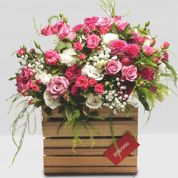 Pink & White Flowers in a Box Gift Set